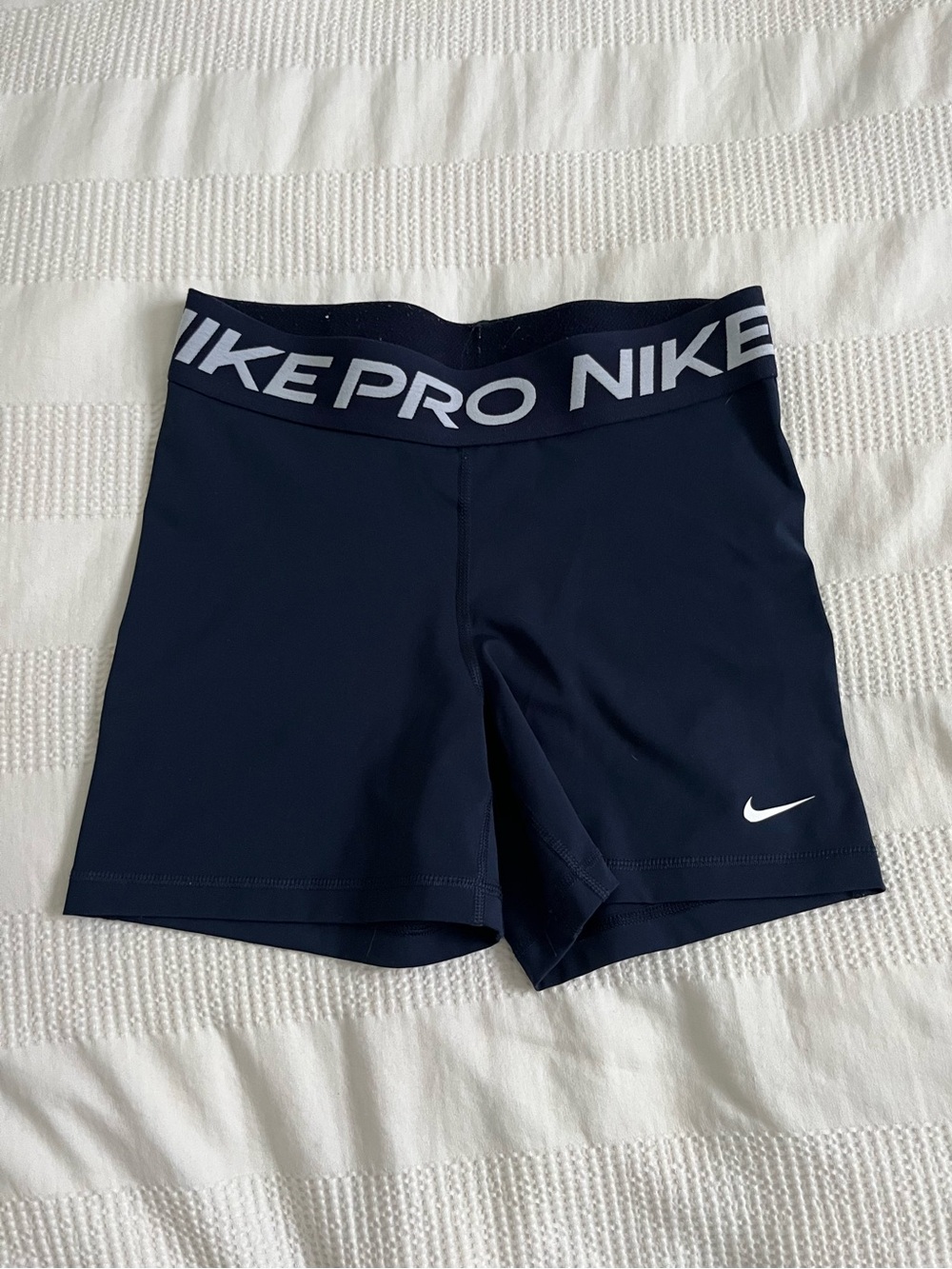 NIKE PRO navy blue biker shorts
